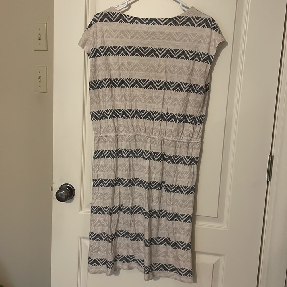 Patterned Dress - Picture 4 of 4